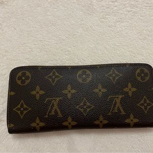 Excellent condition Louis Vuitton clemence wallet